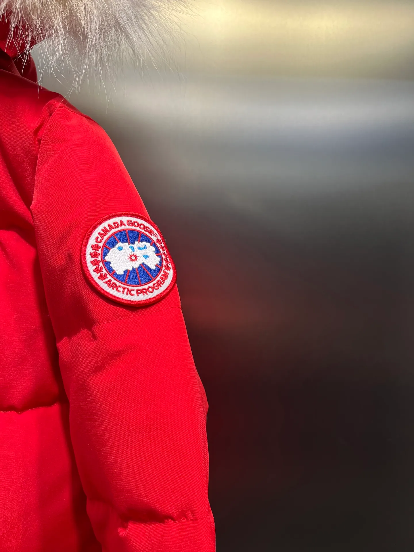 P860 Canada Goose Canada # Expedition04 Parker, a treasure of Canadian origin! Limited supply worldwide! Canada Goose Model 04 is a top-notch couple model, polar cold-proof outdoor series fur collar detachable hooded parka down jacket, the first Goose in 2024. I hope my partners like the top quality, and I hope everyone can evaluate it together! The most popular cool items of the Big Goose family in 2024 are online. The same popular product of Yi Yang Qianxi is said to be a joint limited edition Big Goose that cannot be bought in autumn and winter. If you dislike the sameness of the Big Goose in the past, then this model will definitely give you a different experience! This year's most powerful couple's collection for autumn and winter is online, a top-notch luxurious ready-to-wear style, paired with an outdoor warm down jacket with great style and charm! The most standard and classic items of the Daye family in the past two years are equipped with unique reflective stripes for embellishment, which further shows the high-end fashion performance effect. With the embellishment of hardware buckles, it has excellent performance effect. The upper body is clean, simple and elegant, even for urban leisure. It is suitable for various occasions. Designed with large pockets, this model has a large capacity and is equipped with reflective stripes, making it safer at night. It is suitable for various adventure activities. It is made of windproof and waterproof technical materials. The interior is filled with full white duck down, which is absolutely cold-proof and warm. It also has a stand-up collar design and fine fluff at the collar, with meticulous attention to detail! The charm of this model is also more spiritual, and the upper body has more temperament and specifications. It perfectly shows the ultra-high standard of fashionable performance of this model, integrating outdoor and life, and you can even create high-street wear! The most pinnacle limited-edition goose that we have presented so far, both in terms of design and detailed materials, it is completely outstanding. The grand and evergreen version design is matched with cool reflective elements. The overall appearance can be said to be quite high, and it has that kind of powerful outdoor performance! It combines high-end casual attributes with high-street style. It is high-grade, domineering, warm, and beautiful. The visibility of the upper body is quite strong, and the configuration of the owl element is highly brand-recognizable. It fully complements the overall brand performance and visual effects, and also has the high-end sense of fashion and fashionable performance. It is a must-buy product because it is the most awesome down brand on the planet and one of Canada's three national treasure brands. It is also a sentimental down luxury brand. In the field of polar cold-proof clothing, Goose has made an irreplaceable contribution... Size: xs s m l xl